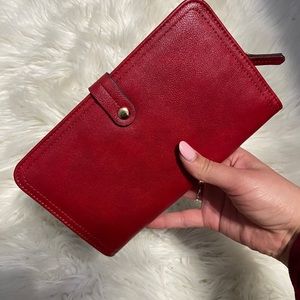 Red clutch